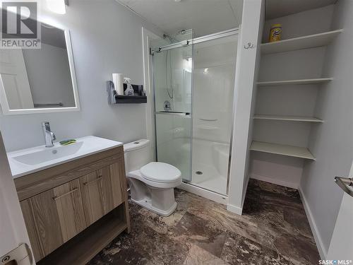 272 5Th Avenue W, Unity, SK - Indoor Photo Showing Bathroom