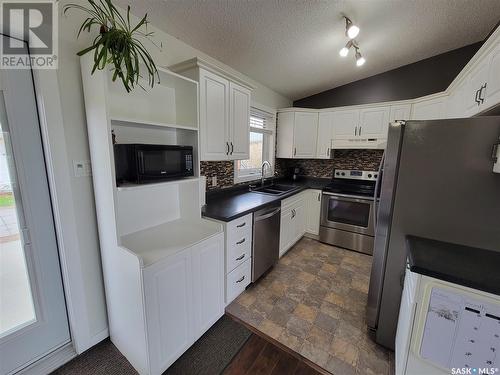 272 5Th Avenue W, Unity, SK - Indoor Photo Showing Kitchen