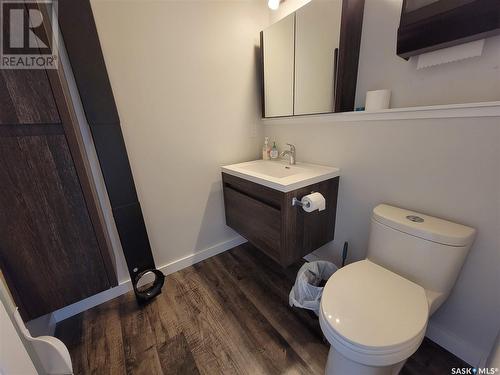 272 5Th Avenue W, Unity, SK - Indoor Photo Showing Bathroom