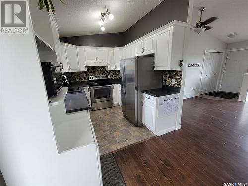 272 5Th Avenue W, Unity, SK - Indoor Photo Showing Kitchen