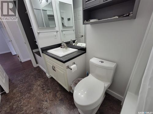 272 5Th Avenue W, Unity, SK - Indoor Photo Showing Bathroom