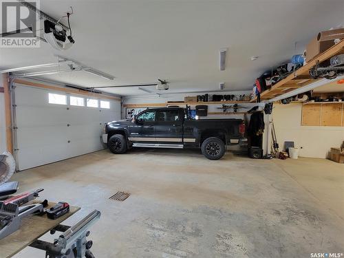 272 5Th Avenue W, Unity, SK - Indoor Photo Showing Garage