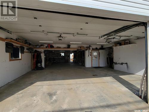 272 5Th Avenue W, Unity, SK - Indoor Photo Showing Garage