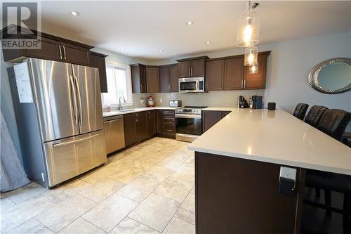 513 Gardner Crescent, Petawawa, ON - Indoor Photo Showing Kitchen With Upgraded Kitchen