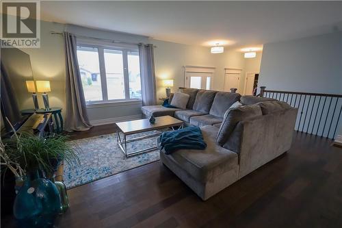 513 Gardner Crescent, Petawawa, ON - Indoor Photo Showing Living Room