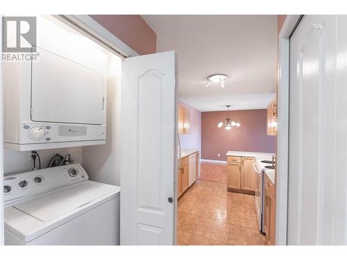 3160 Casorso Road Unit# 307, Kelowna, BC - Indoor Photo Showing Laundry Room