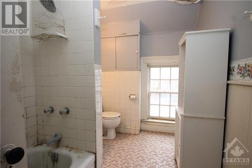 50 Wall Street, Brockville, ON - Indoor Photo Showing Bathroom
