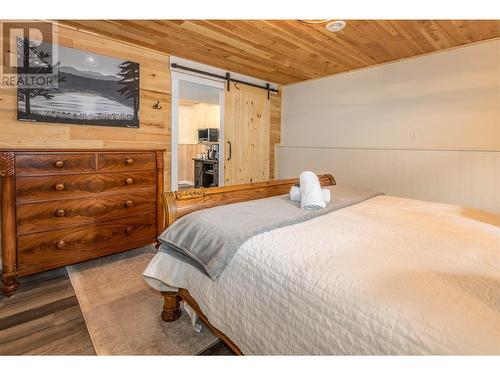 2911 Auto Road Se, Salmon Arm, BC - Indoor Photo Showing Bedroom
