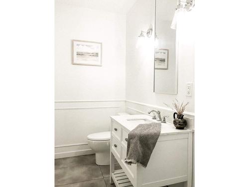 375 Prospect Drive, Grand Forks, BC - Indoor Photo Showing Bathroom