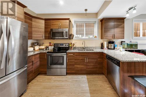 367 Pichler Crescent, Saskatoon, SK - Indoor Photo Showing Kitchen With Stainless Steel Kitchen