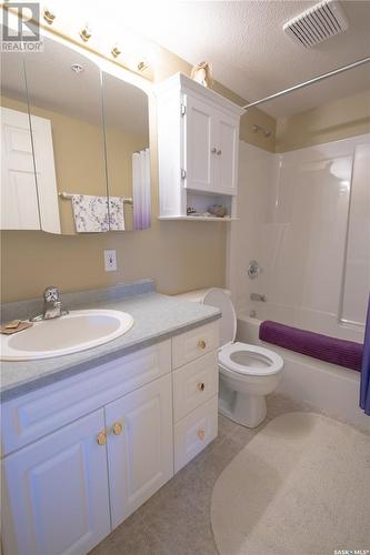 403 544 River Street E, Prince Albert, SK - Indoor Photo Showing Bathroom