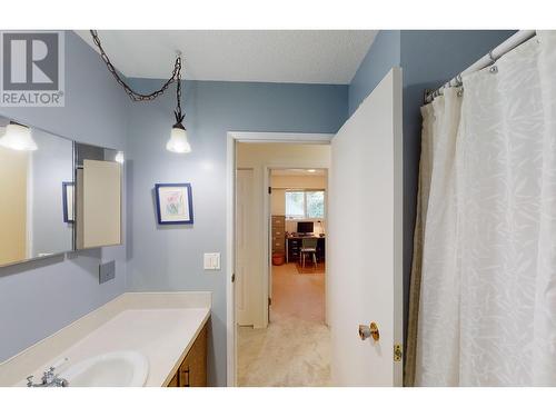 116 S Grosz Road, Quesnel, BC - Indoor Photo Showing Bathroom