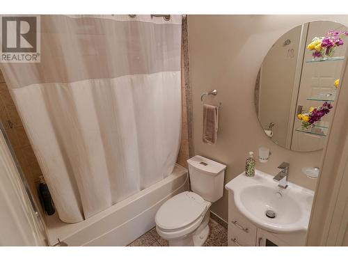 8808 113A Avenue, Fort St. John, BC - Indoor Photo Showing Bathroom