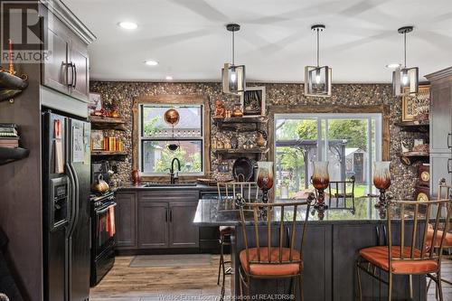 12419 Riverside Drive East, Tecumseh, ON - Indoor Photo Showing Kitchen With Upgraded Kitchen