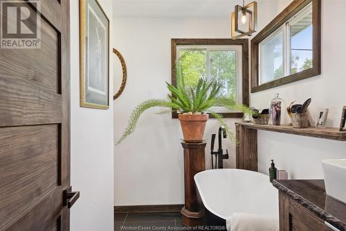 12419 Riverside Drive East, Tecumseh, ON - Indoor Photo Showing Bathroom