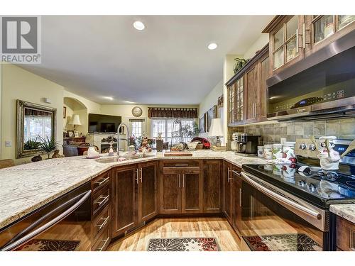 393 Mccarren Avenue, Kelowna, BC - Indoor Photo Showing Kitchen With Double Sink