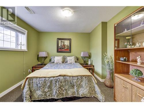 393 Mccarren Avenue, Kelowna, BC - Indoor Photo Showing Bedroom