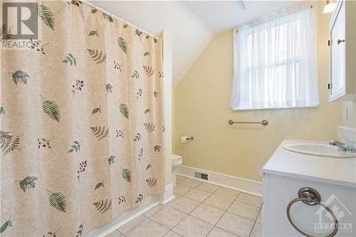 111 Thomas Street, Kemptville, ON - Indoor Photo Showing Bathroom