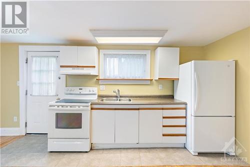 111 Thomas Street, Kemptville, ON - Indoor Photo Showing Kitchen With Double Sink