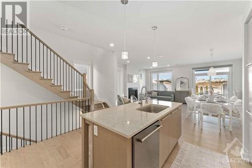 294 Squadron Crescent, Ottawa, ON - Indoor Photo Showing Kitchen With Upgraded Kitchen