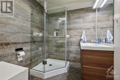 189 Hudson Avenue, Ottawa, ON - Indoor Photo Showing Bathroom