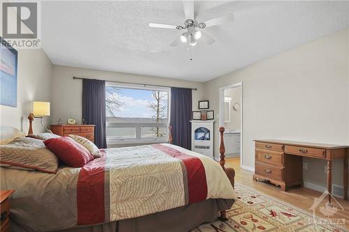 Large primary bedroom with river views. - 620 Bayview Drive, Ottawa, ON - Indoor Photo Showing Bedroom