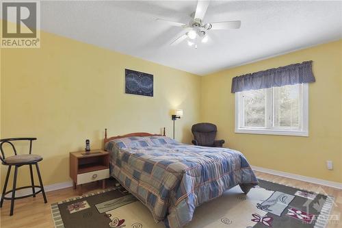Large bedroom w/ a ceiling fan and NO carpets. - 620 Bayview Drive, Ottawa, ON - Indoor Photo Showing Bedroom