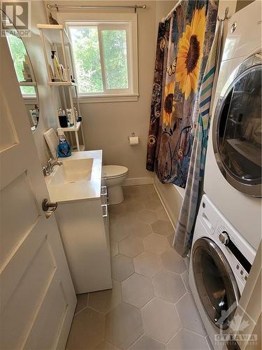 new bathroom 2022 - 2748 Moncton Road, Ottawa, ON - Indoor Photo Showing Laundry Room