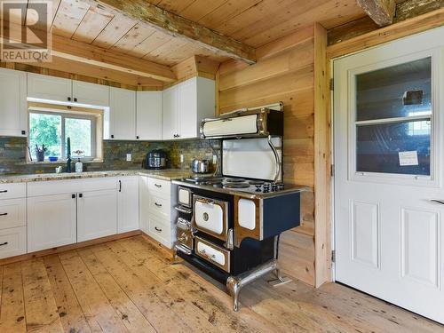 6000 County Road 18 Road, Augusta, ON - Indoor Photo Showing Kitchen