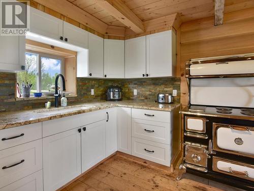 6000 County Road 18 Road, Augusta, ON - Indoor Photo Showing Kitchen