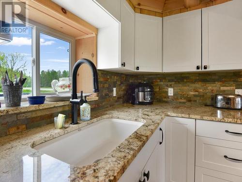 6000 County Road 18 Road, Augusta, ON - Indoor Photo Showing Kitchen