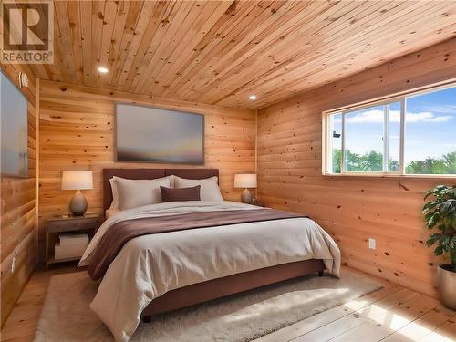 6000 County Road 18 Road, Augusta, ON - Indoor Photo Showing Bedroom