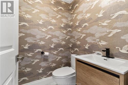 95 Du Golf, Dieppe, NB - Indoor Photo Showing Bathroom