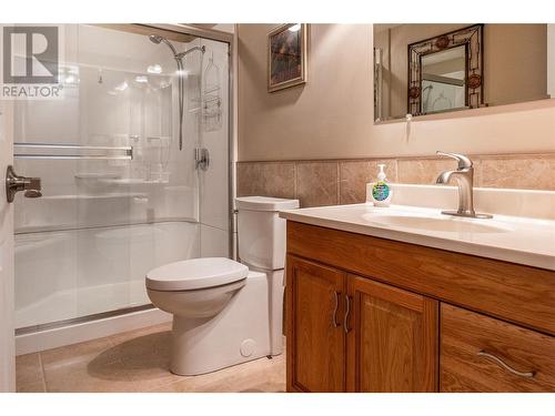 689 Cassiar Crescent, Kelowna, BC - Indoor Photo Showing Bathroom