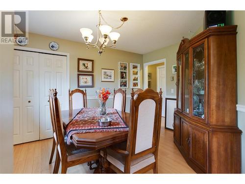 11345 Woodsdale Court, Lake Country, BC - Indoor Photo Showing Dining Room
