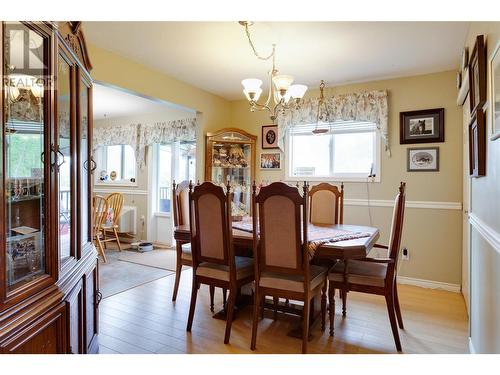 11345 Woodsdale Court, Lake Country, BC - Indoor Photo Showing Dining Room