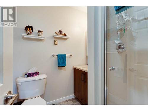 11345 Woodsdale Court, Lake Country, BC - Indoor Photo Showing Bathroom
