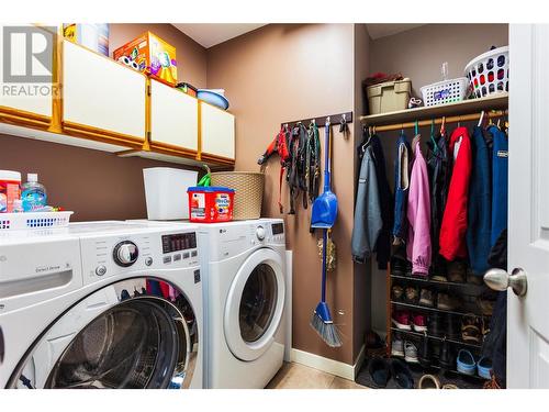 11345 Woodsdale Court, Lake Country, BC - Indoor Photo Showing Laundry Room