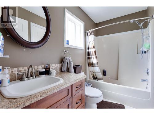 11345 Woodsdale Court, Lake Country, BC - Indoor Photo Showing Bathroom