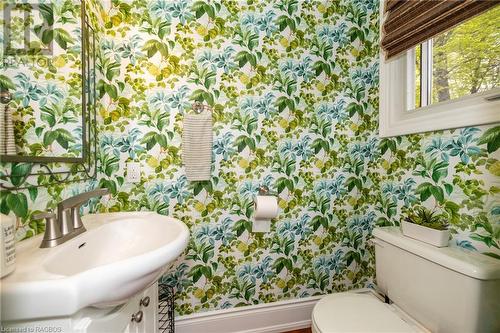 714329 Baseline, Grey Highlands, ON - Indoor Photo Showing Bathroom