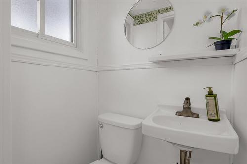 32 Riverdale Drive, Hamilton, ON - Indoor Photo Showing Bathroom