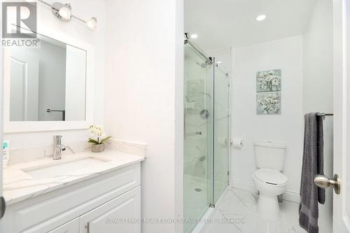 45 - 25 Redbury Street, Hamilton, ON - Indoor Photo Showing Bathroom