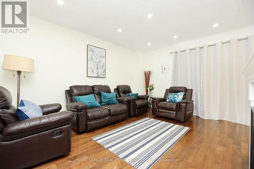45 - 25 Redbury Street, Hamilton, ON - Indoor Photo Showing Living Room