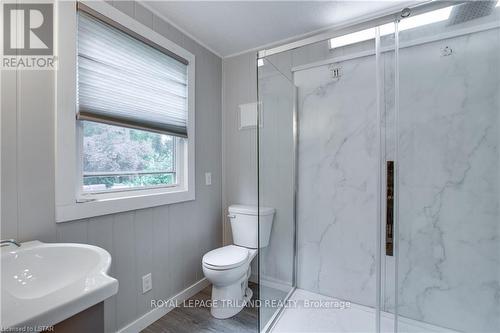 7575 Biddulph Street, Lambton Shores (Port Franks), ON - Indoor Photo Showing Bathroom