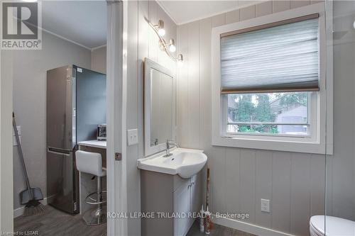 7575 Biddulph Street, Lambton Shores (Port Franks), ON - Indoor Photo Showing Bathroom