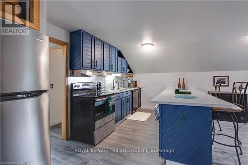 7575 Biddulph Street, Lambton Shores (Port Franks), ON - Indoor Photo Showing Kitchen