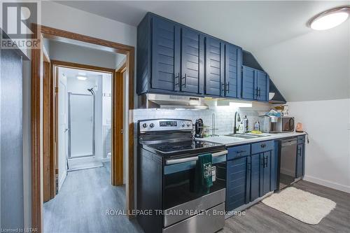 7575 Biddulph Street, Lambton Shores, ON - Indoor Photo Showing Bedroom