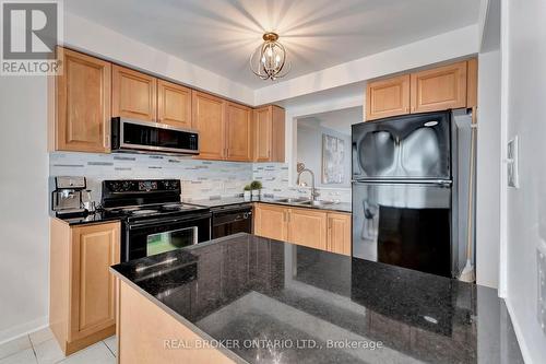 66 - 470 Beach Boulevard, Hamilton, ON - Indoor Photo Showing Kitchen