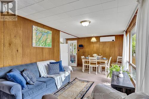 2743 Tedford Drive, Smith-Ennismore-Lakefield, ON - Indoor Photo Showing Living Room