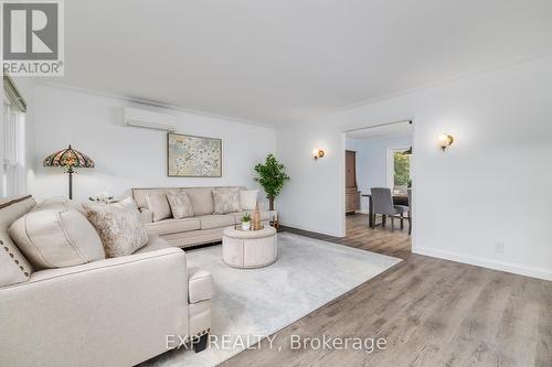 180 Zeller Drive, Kitchener, ON - Indoor Photo Showing Living Room